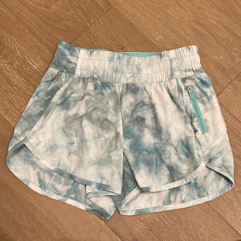 Teal and white size 6 womens Lululemon tracker shorts 4 inch seam- worn once